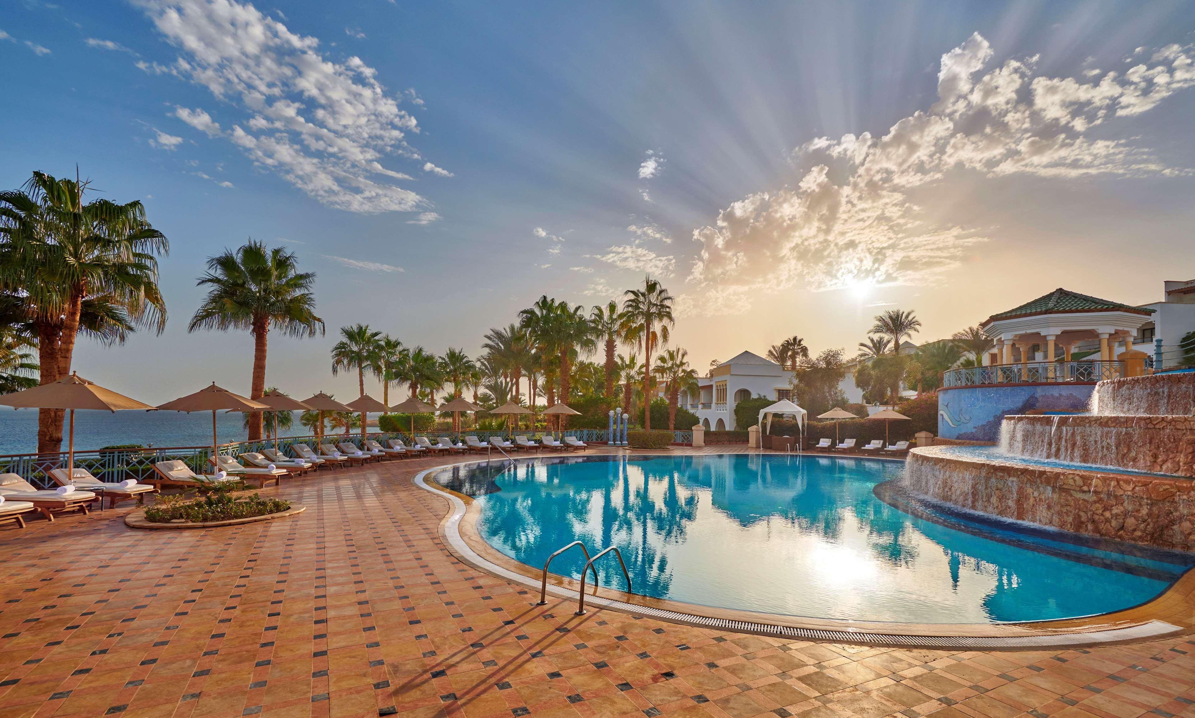 Park Regency Sharm El Sheikh Resort Exterior foto The swimming pool at the resort