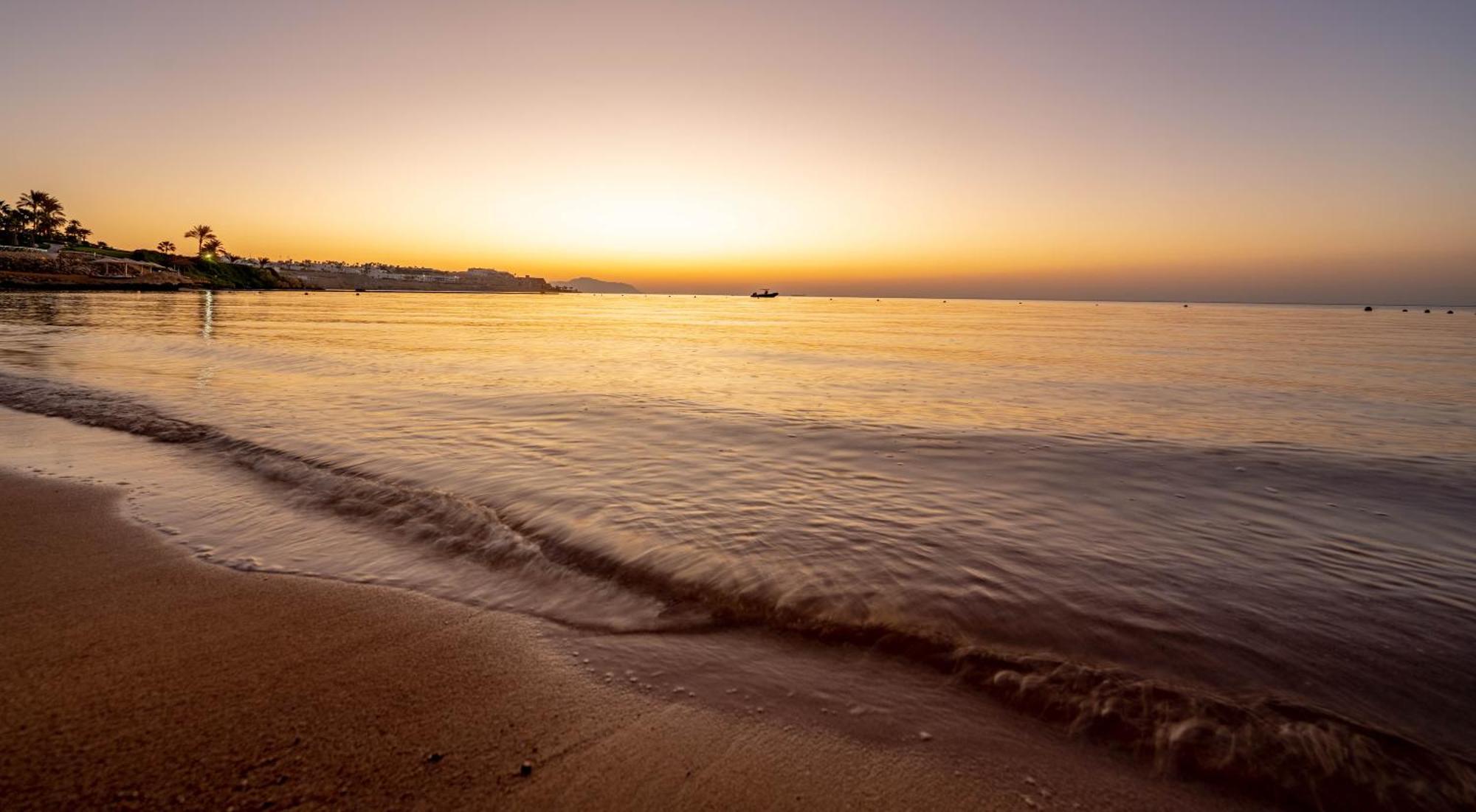 Park Regency Sharm El Sheikh Resort Exterior foto Sunset at the beach