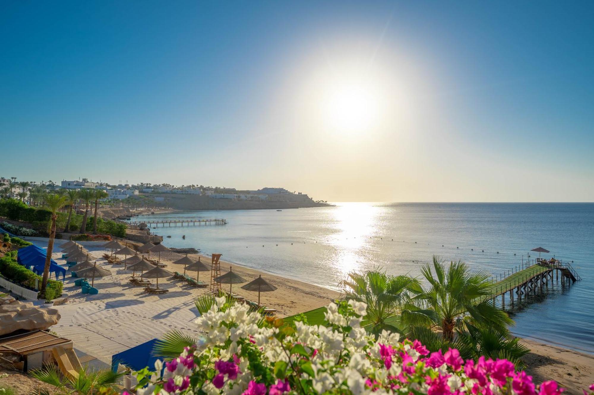 Park Regency Sharm El Sheikh Resort Exterior foto Sunrise over the Red Sea at the Hilton Taba